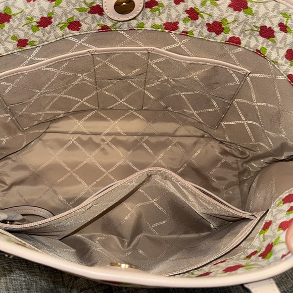 Michael Kors Bag Carter Rose Tote - Picture 13 of 17